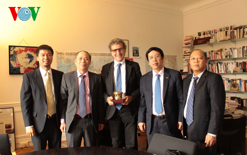 VOV ຊຸກຍູ້ການຮ່ວມມື ກັບຊ່ອງໂທລະພາບ ສະພາແຫ່ງຊາດຝະລັ່ງ